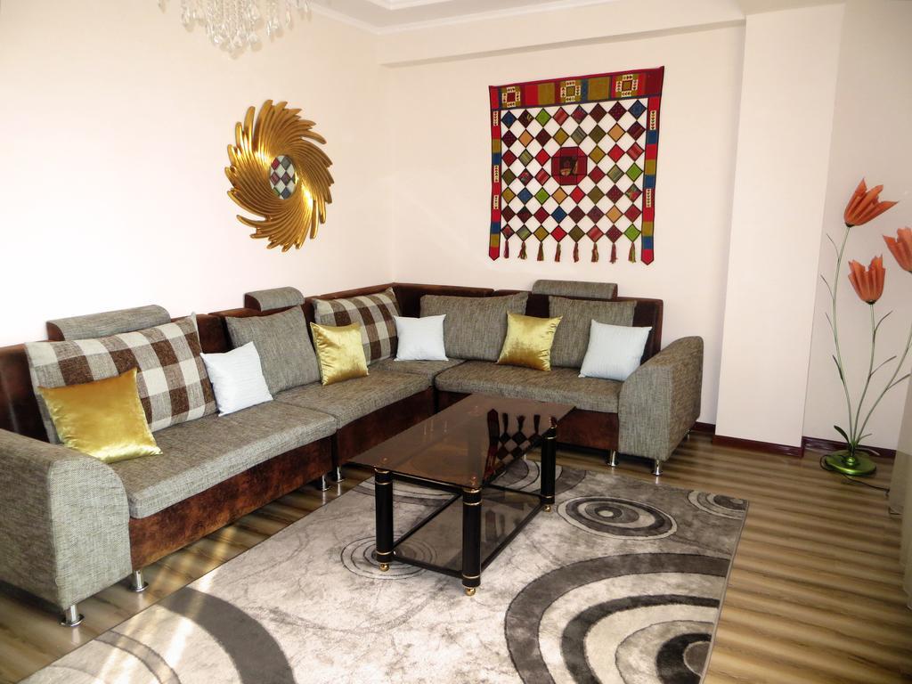 Apartment Kievskaya 114/2 Bisjkek Buitenkant foto